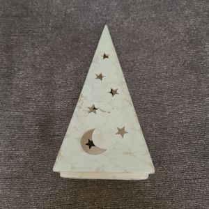 Tealight candle holder